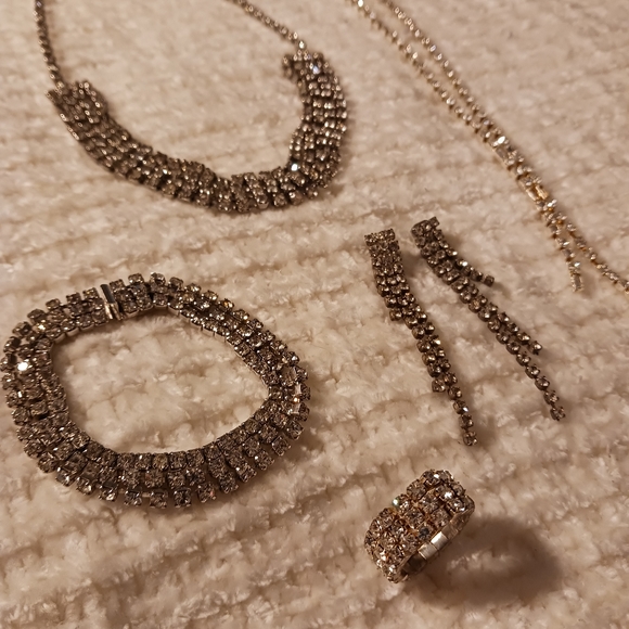 VINTAGE | STRAWBRIDGE & CLOTHIER Jewelry Lot - Picture 15 of 16